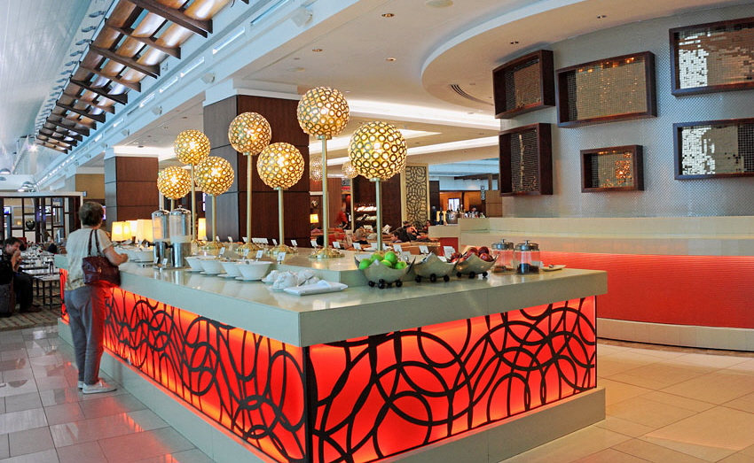 Dubai Airport, Emirates Business Class Lounge, Dubai to London (coming from Taipei), , , A 850