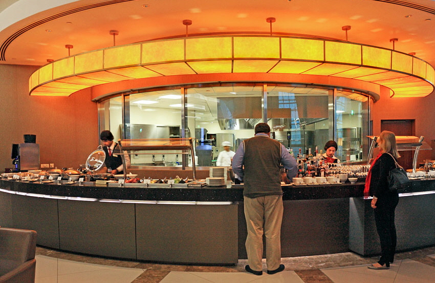 Dubai Airport, Emirates Business Class Lounge, Dubai to London (coming from Taipei),  4000 A 850