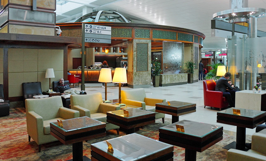 Dubai Airport, Emirates Business Class Lounge, Dubai to London (coming from Taipei), 850