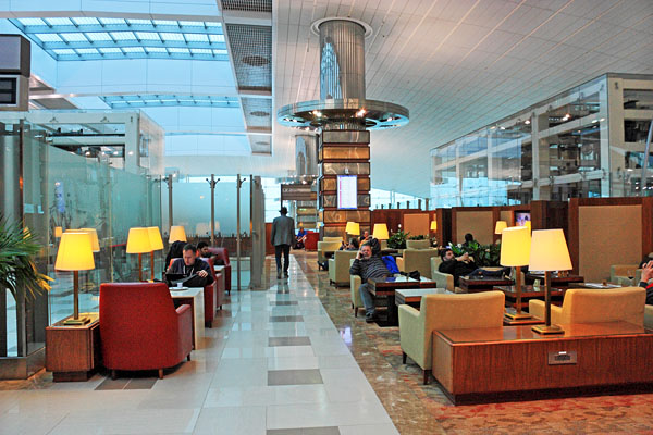 Dubai Airport, Emirates Business Class Lounge, Dubai to London (coming from Taipei), A 600
