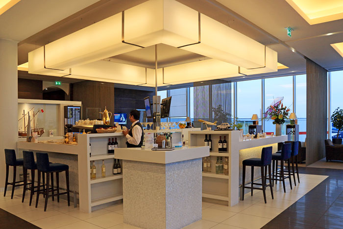 Heathrow Terminal 4, Gulf Air, Falcon Gold Lounge, 28 Feb 2018  4000 A 700