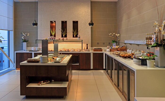 Heathrow Terminal 4, Gulf Air, Falcon Gold Lounge, buffet breakfast  A 700