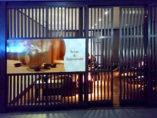 Phnom Penh Airport, Plaza Premium Lounge, paying massage treatment, Phnom Penh to Beijing, A 500