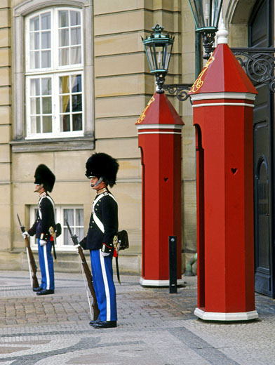 DENMARK, Copenhagen, Amalienborg Palace, palace guards, DEN104JPL A 392