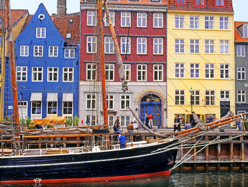 DENMARK, Copenhagen, Old Town, Nyhavn area, DEN102JPL A 800