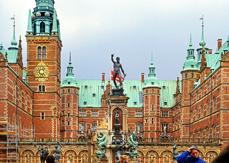 DENMARK, Hillerod, Frederiksborg Castle, DEN144JPL 800