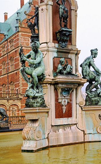 DENMARK, Hillerod, Frederiksborg Castle, DEN166JPL A 569 deep