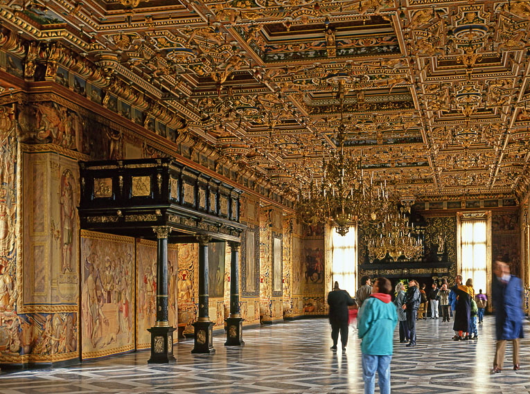 DENMARK, Hillerod, Frederiksborg Castle, Knight's Hall, DEN164JPL 800