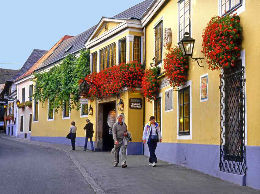 Austria, VIENNA, Grinzing Village, street and tavern restaurants, VIE282JPL A 850