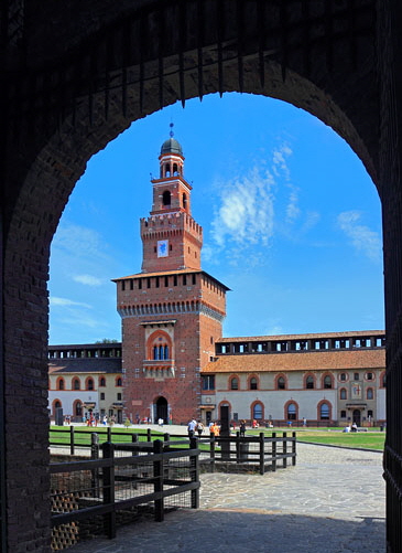 ITALY, Lombardy, MILAN, Piazza Castello, Sforza Castle, ITL2094JPLA 365