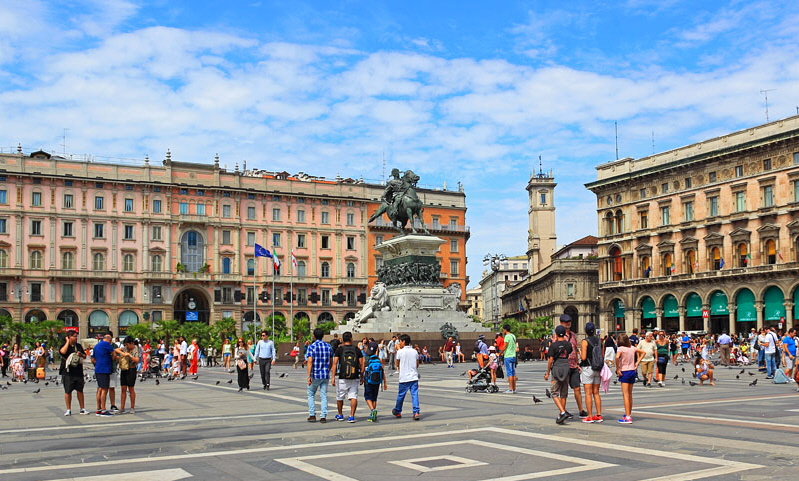ITALY, Lombardy, MILAN, Piazza Del Duomo, ITL2017JPLA 800