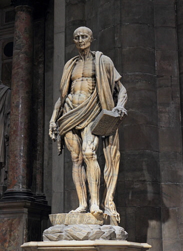 ITALY, Lombardy, MILAN, The Duomo (Cathedral), Saint Bartholomew statue, ITL1994JPL 4000 371