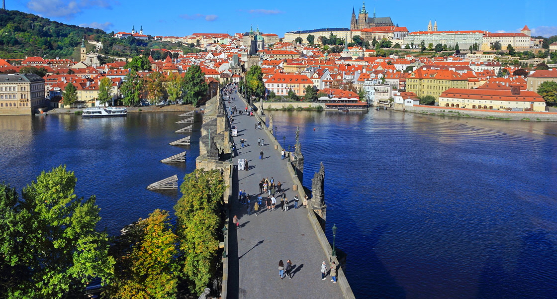 Czech Rep, PRAGUE, Charles Bridge, River Vlatava, and city view from bridge tower, CZ1098JPL c 1120