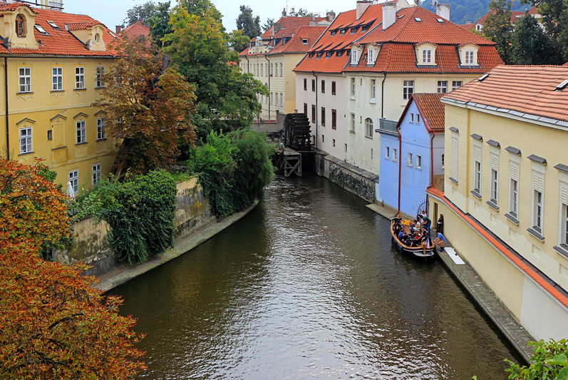 Czech Rep, PRAGUE, Mala Strana, Certovka Canal, CZ1491JPL 800