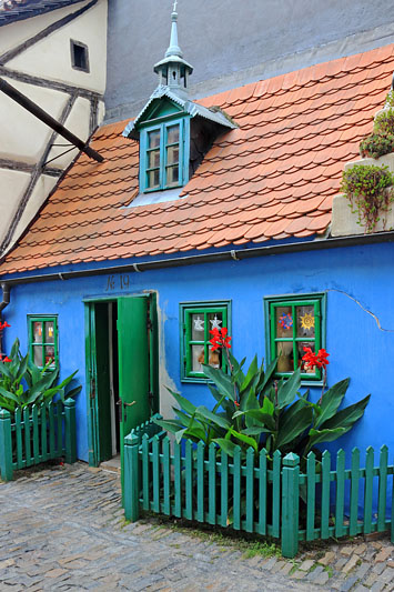 Czech Rep, PRAGUE, Prague Castle complex, Golden Lane, smalll house, CZ1332JPL A 533 deep