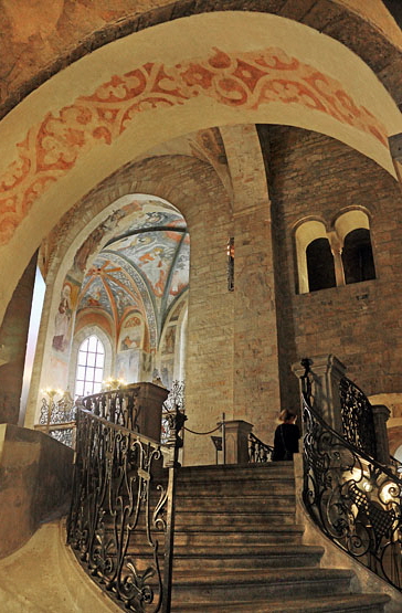 Czech Rep, PRAGUE, Prague Castle complex, St George's Basilica, interior, CZ1224JPL 370