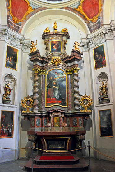 Czech Rep, PRAGUE, Prague Castle complex, St George's Basilica, interior, CZ1230JPL 370