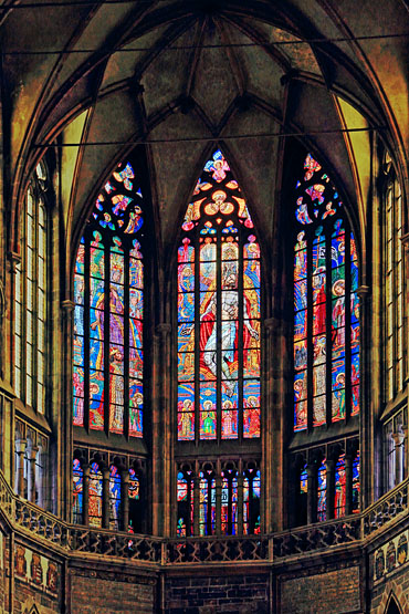 Czech Rep, PRAGUE, Prague Castle complex, St Vitus Cathedral, choir window, CZ1282JPL A 370