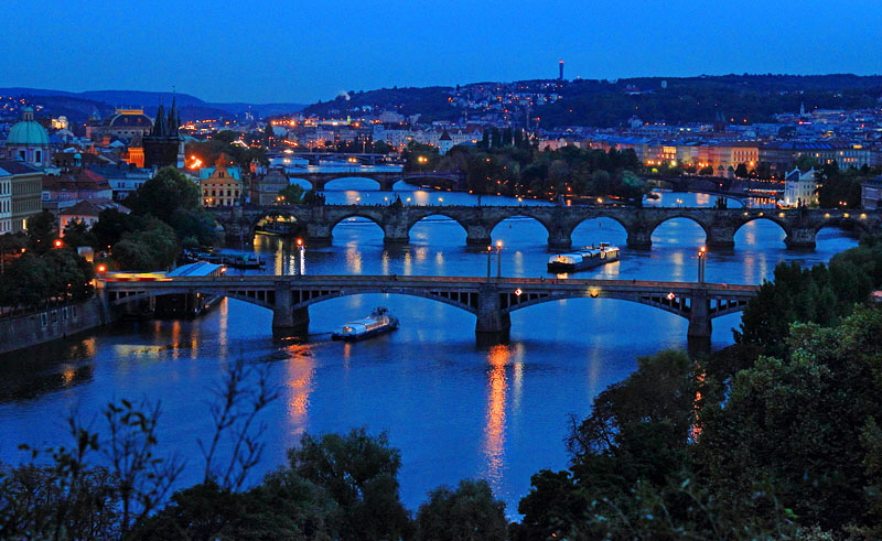 Czech Rep, PRAGUE, River Vlatava, and bridges, night view, CZ1506JPL A 800
