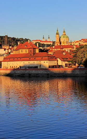 Czech Rep, PRAGUE, River Vlatava, early morning light, and city view, CZ1159JPL 533 deep