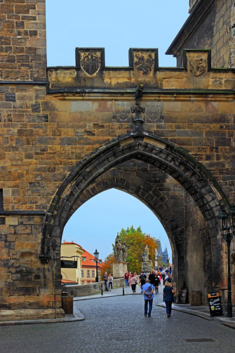 Czech Rep, PRAGUE, entrance to Charles Bridge, CZ1600JPL A 335