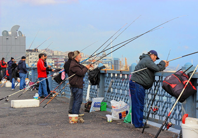 TURKEY, Istanbul, Galata Bridge, people fishing, TUR996PL A 700