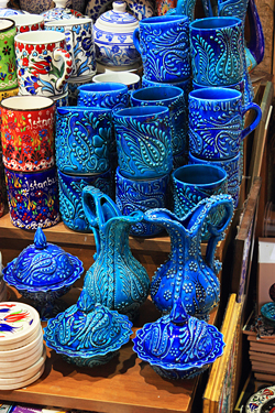 TURKEY, Istanbul, Grand Bazaar (Kapali Carsi), ceramics display in shop,TUR1280JPL A 250