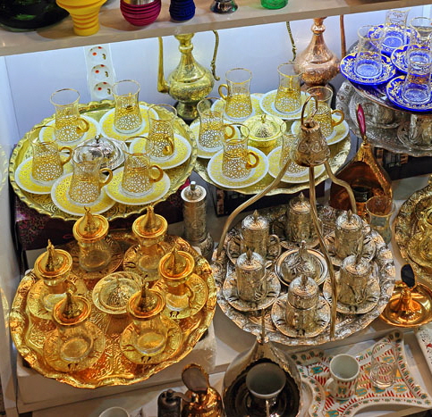 TURKEY, Istanbul, Grand Bazaar (Kapali Carsi), traditional Tea Sets,TUR1277JPL A 467 deep