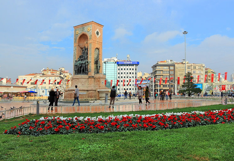 TURKEY, Istanbul, New City, Taksim Square, and Republic Monument, TUR1437PL A 770