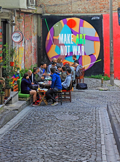 TURKEY, Istanbul, New City, outdoor cafe restaurant scene, Galata Tower area, TUR1463PL A 400