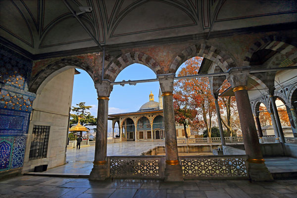 TURKEY, Istanbul, Topkapi Palace, Fouth Courtyard, view toward Baghdad Pavilion, TUR1144PL A 600