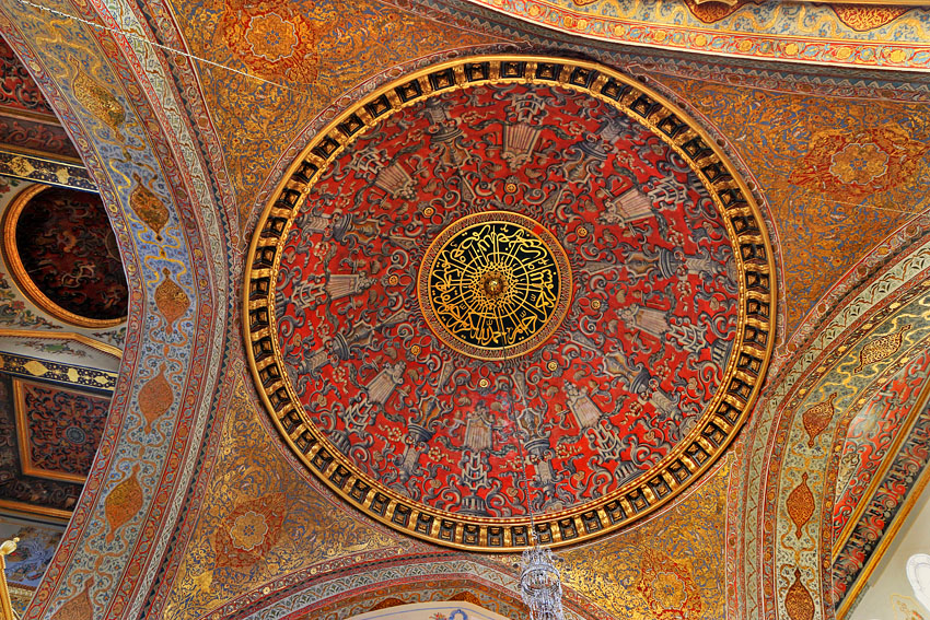 TURKEY, Istanbul, Topkapi Palace, The Harem, Imperial Hall, dome and ceiling, TUR1040PL A 850