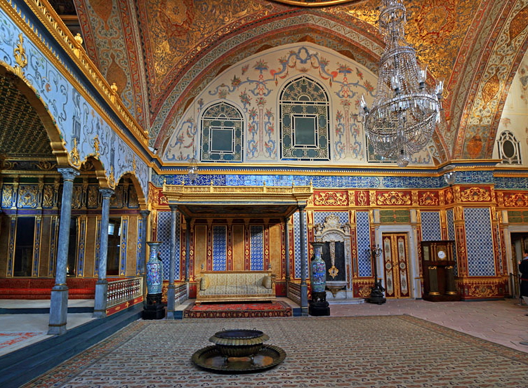 TURKEY, Istanbul, Topkapi Palace, The Harem, Imperial Hall, with Sultan's throne, TUR1038PL A 770
