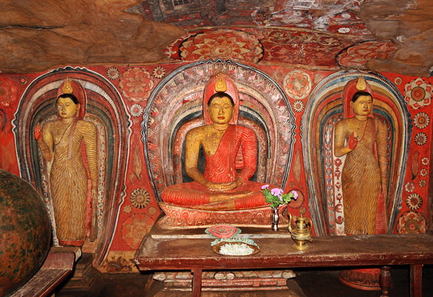 Degaldoruwa Cave Temple, Shrine Room, Buddha statues,