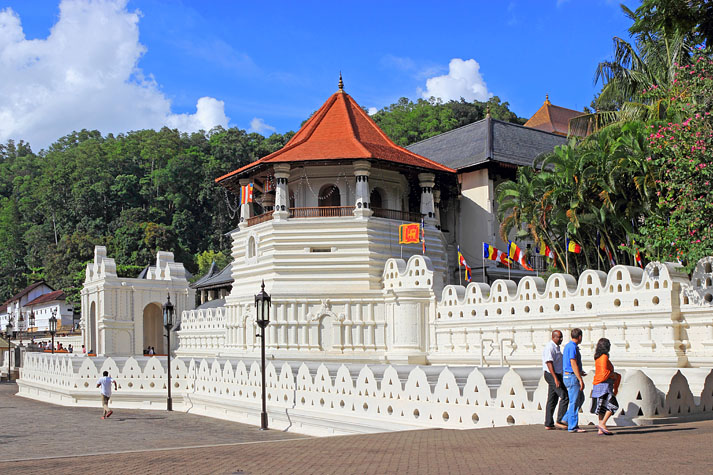 Kandy, Temple of the Tooth  475 pixels