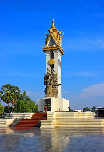 CAMBODIA, Phnom Penh, Cambodia-Vietnam Friendship Monument, CAM1639JPL A 550 deep