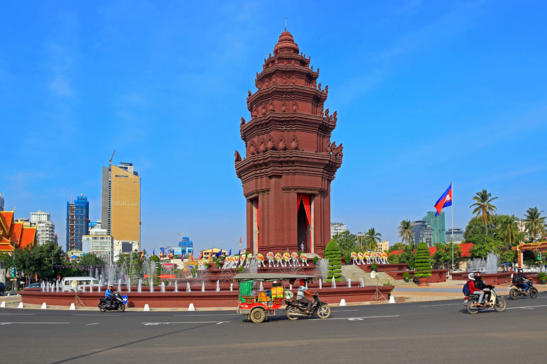 CAMBODIA, Phnom Penh, Independence (Victory) Monument, CAM1646JPL 770