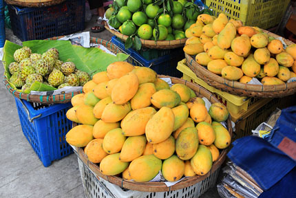 CAMBODIA, Phnom Penh, Phsar Kandal (Market), Mango, Custard Apple, Orange, CAM1928JPL A 430