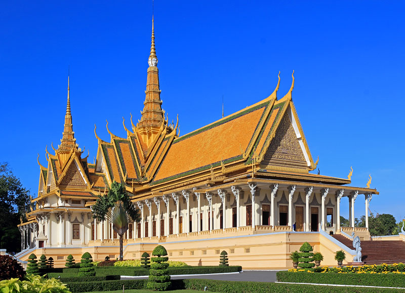 CAMBODIA, Phnom Penh, Royal Palace, The Throne Hall, CAM128JPL 800