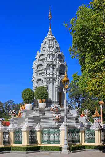 CAMBODIA, Phnom Penh, Royal Palace, complex, Princess Kantha Bopha Stupa, CAM234JPL 513 deep
