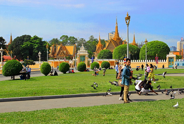CAMBODIA, Phnom Penh, Royal Palace Park, palace in background, CAM1814JPL A 600