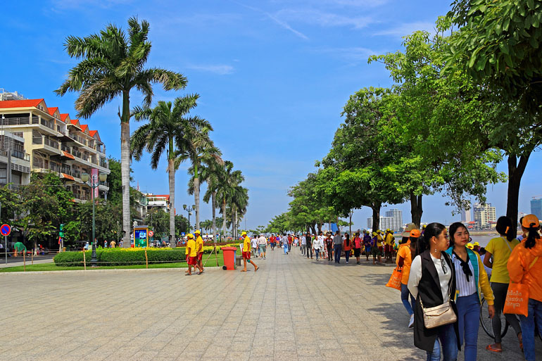 CAMBODIA, Phnom Penh, Sisowath Quay (Riverside Promenade), CAM1791JPL A 770