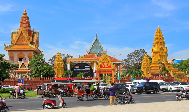 CAMBODIA, Phnom Penh, Wat Ounalom, CAM1658JPL A 800