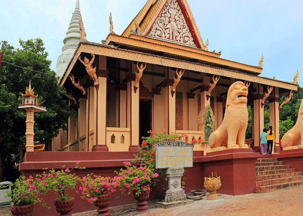 CAMBODIA, Phnom Penh, Wat Phnom, Main Hall (shrine hall), CAM1953JPL A 600