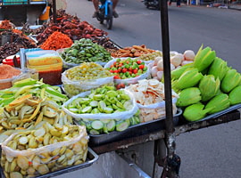CAMBODIA, Phnom Penh, street food, mobile stall, CAM1983JPL A 270