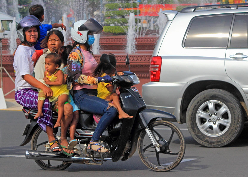 CAMBODIA, Phnom Penh, street scene, traffic, seven on a bike, CAM1831JPLA 832