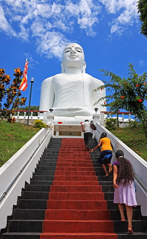 SRI LANKA, Kandy, Bahirawakanda Viharaya (Temple), and Buddha statue, SLK3167JPL copy