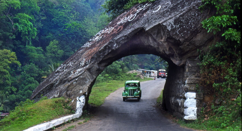 SRI LANKA. Kadugannawa. DAWSON'S ROCK tunnel 850