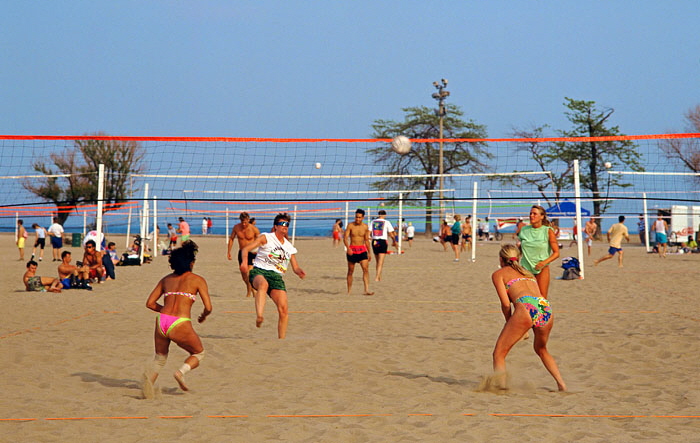 CHICAGO, North Avenue Beach, volleyball game, CHI805JPL 700