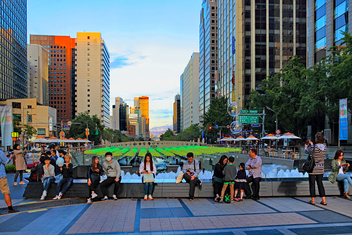 South Korea, SEOUL, Cheonggye Plaza (by Cheonggyechoen Stream), dusk view, SK745JPL A 700